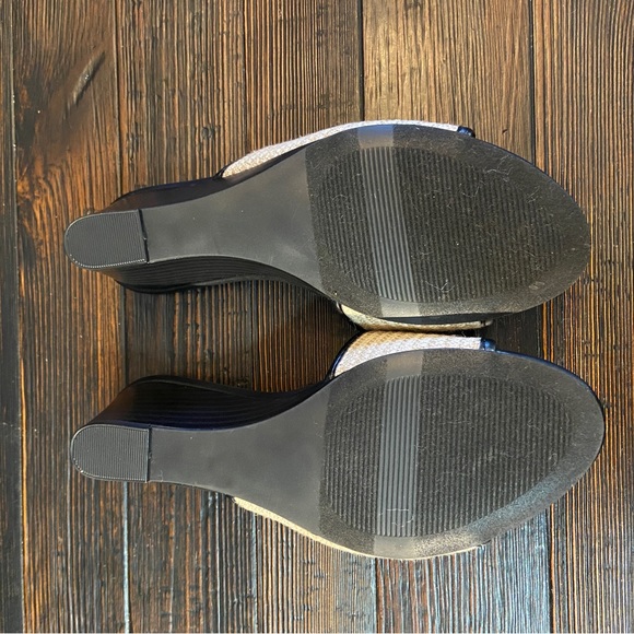 Ann Taylor Factory Womens Size 6.5 Mules - Picture 8 of 9